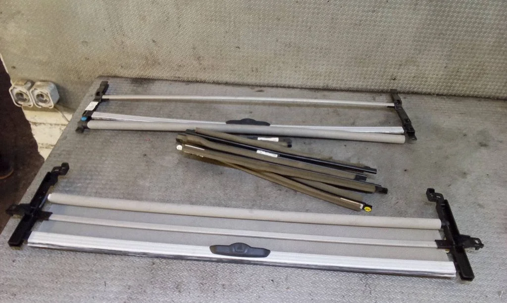 Cargo luggage net fixing mount