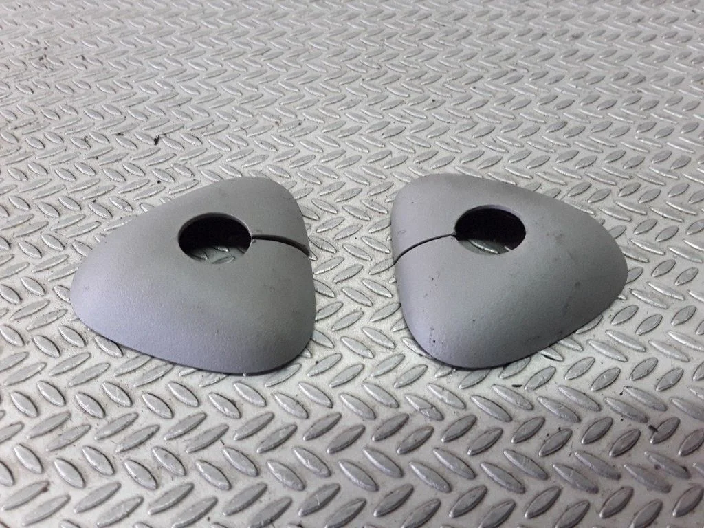 Cargo luggage net fixing mount