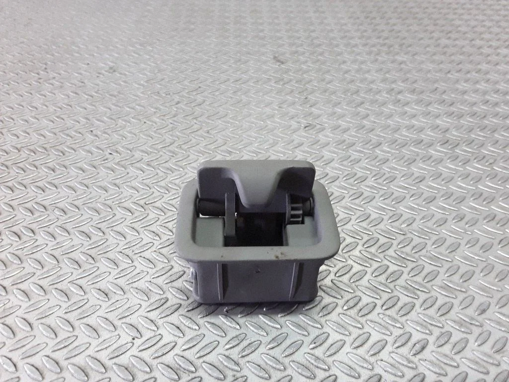 Cargo luggage net fixing mount – Audi A8 S8 D2 4D (1994-2002)