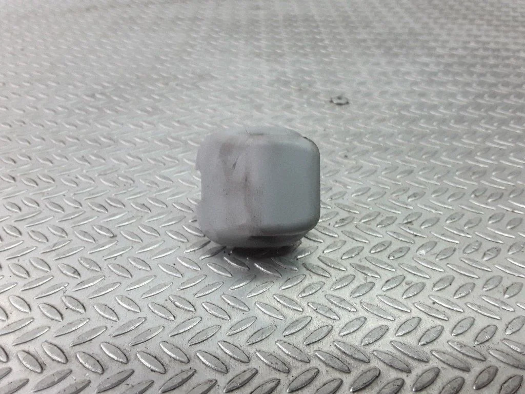 Cargo luggage net fixing mount