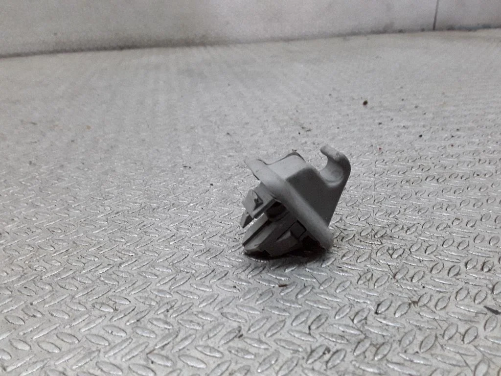 Sun visor clip/hook/bracket