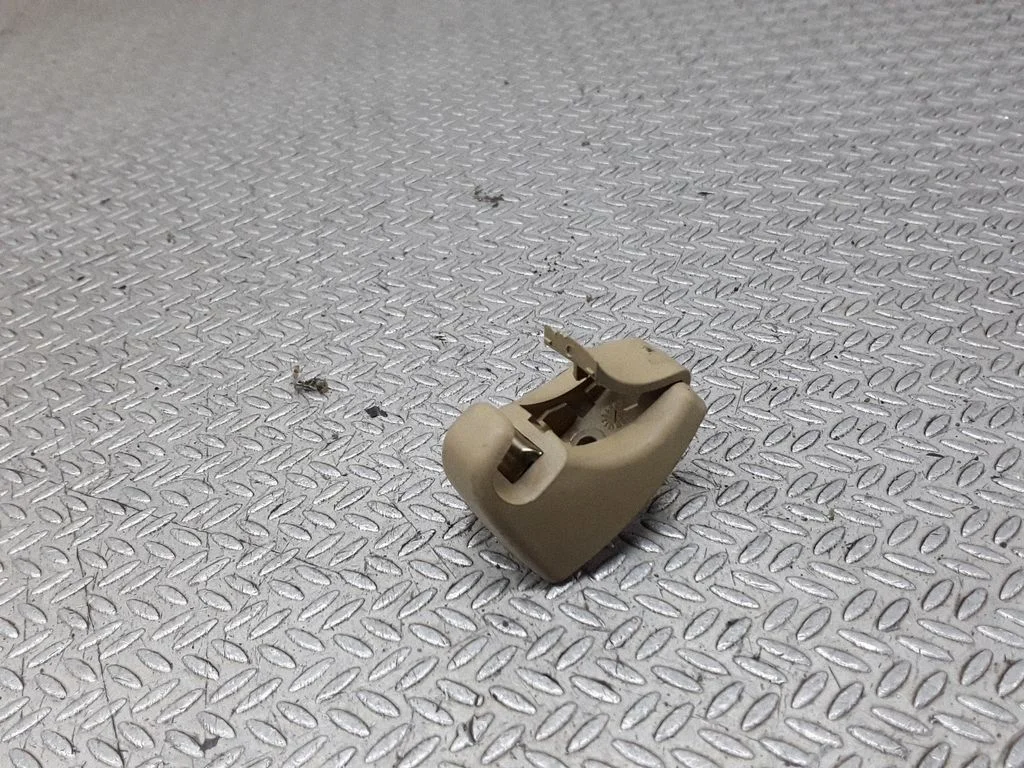 Sun visor clip/hook/bracket