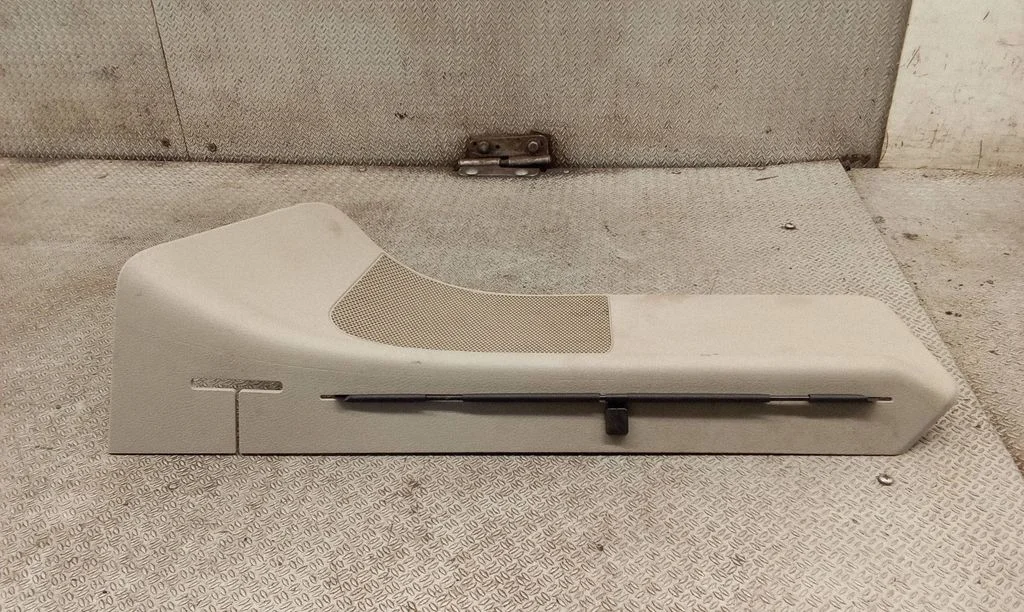 Manual rear window sunshade cover – Chrysler Grand Voyager V (2007-2015)