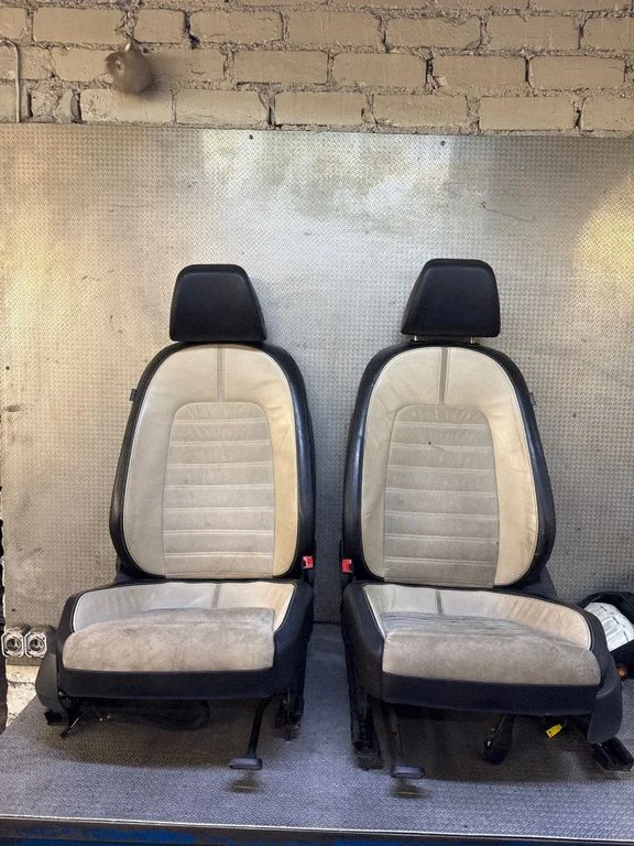 Seat and door cards trim set