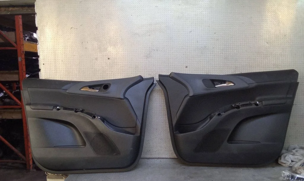 Door card panel trim set – front