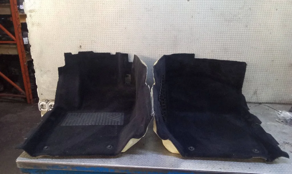 Front floor carpet liner A1646801940