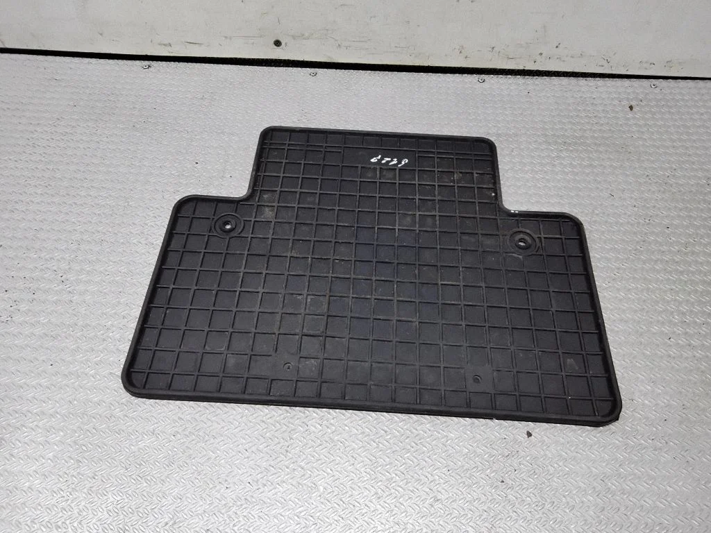 Rear floor mat