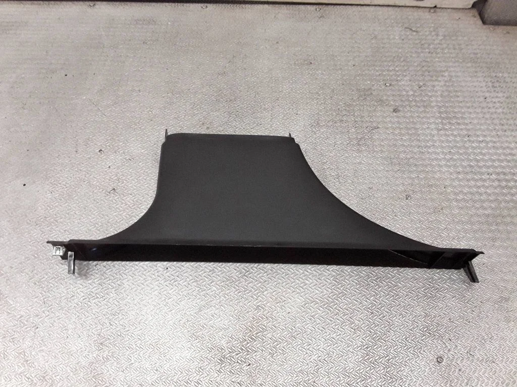 (B) pillar trim (bottom) A1646801935