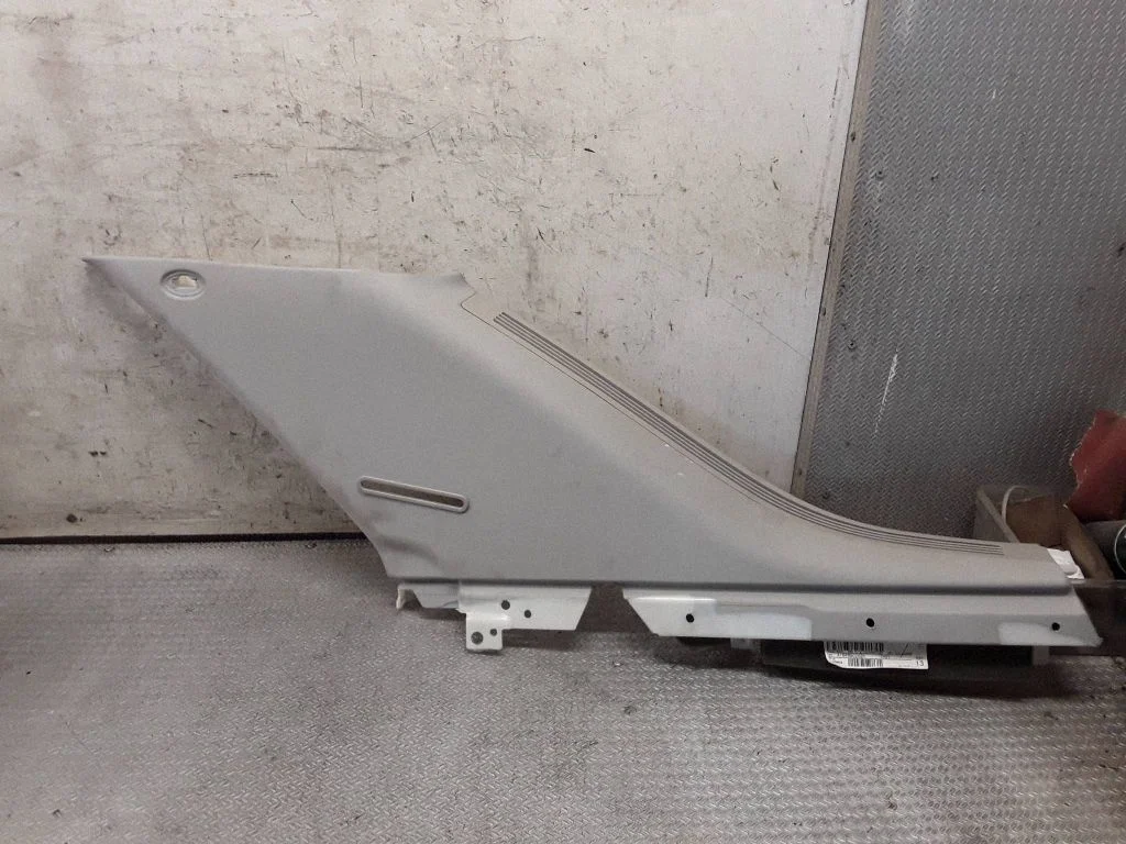 (C) pillar trim A1646902025