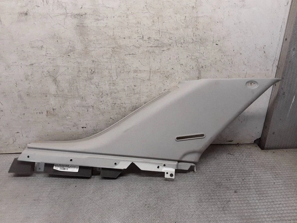 (C) pillar trim A1646901925