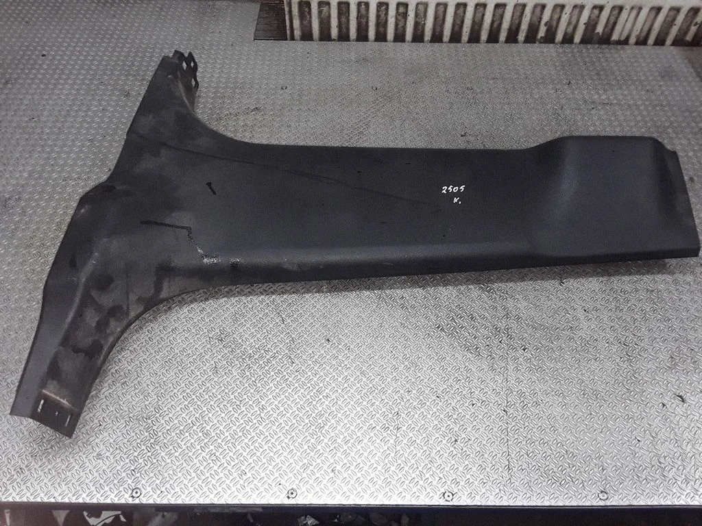 (C) pillar trim – left