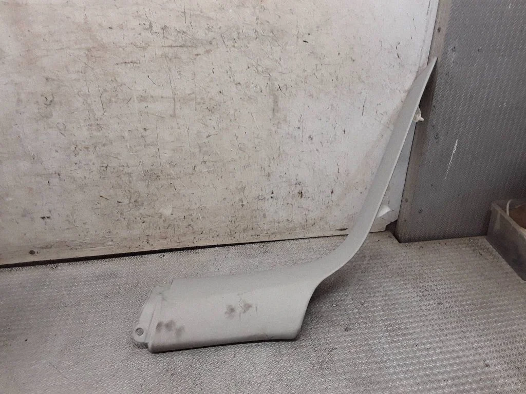 (D)pillar trim (top) A1646902425