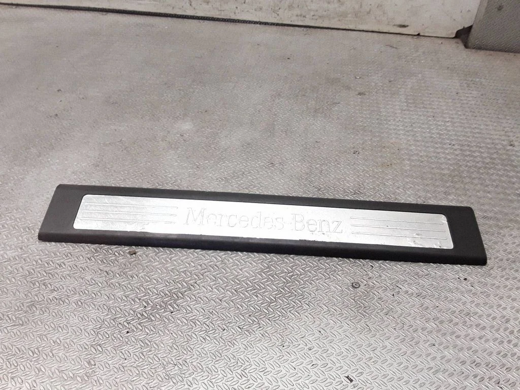 Rear sill trim cover A1646803335DC