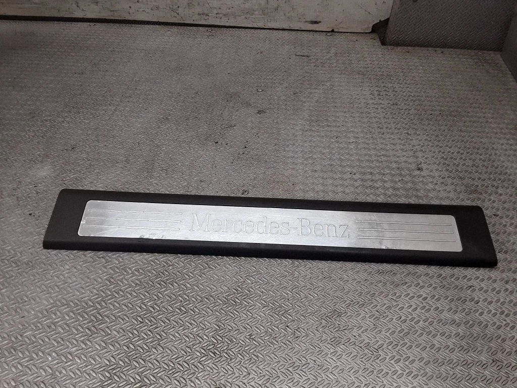 Rear sill trim cover A1648603435