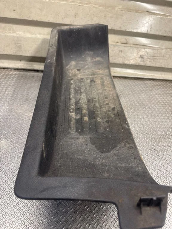 Front sill trim cover 7H0863736D