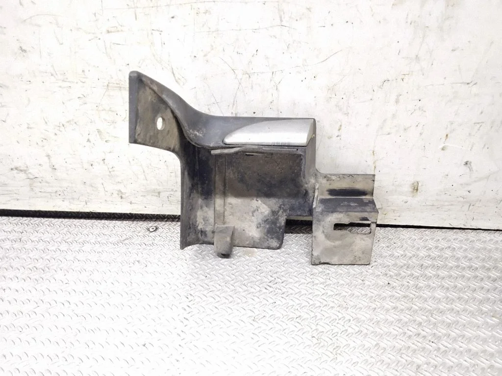 Side skirt front trim EH6651PJ0