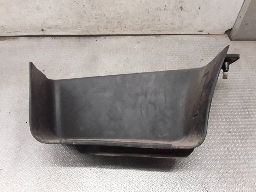 Front sill trim cover 130589207