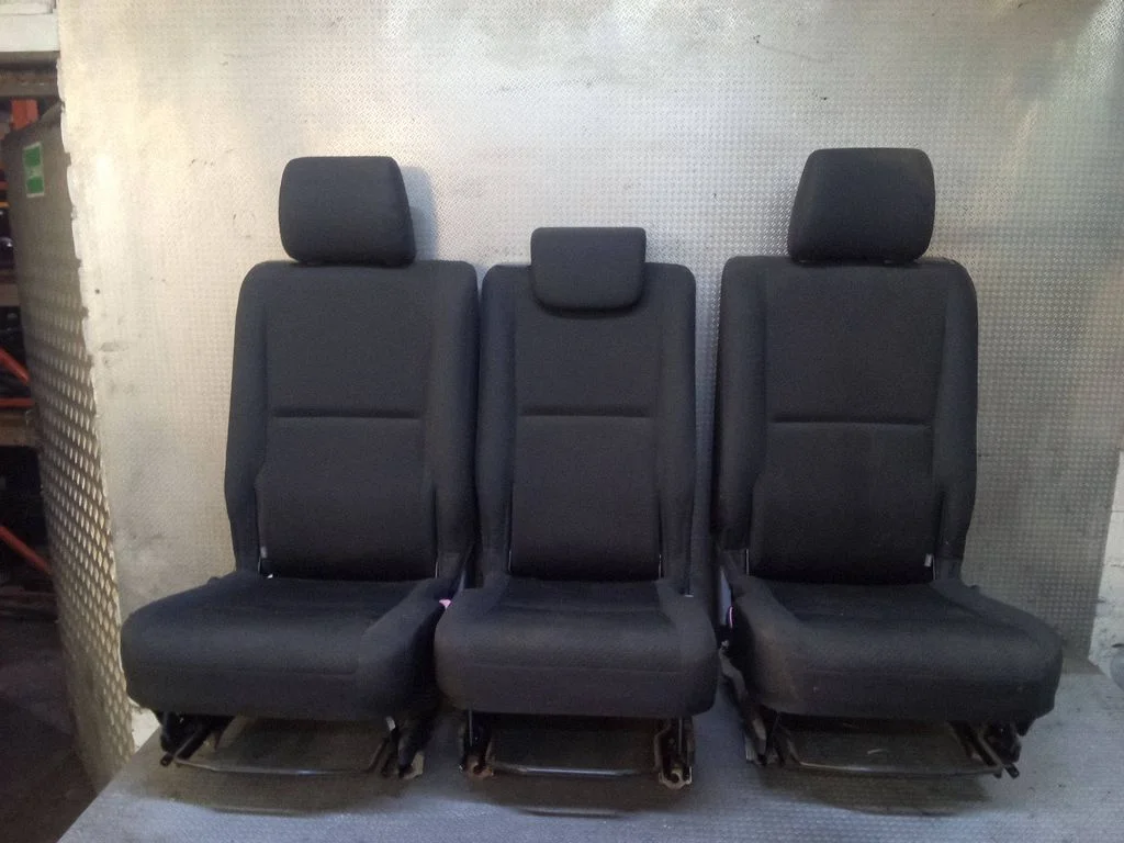 Second row seats – Toyota Corolla Verso AR10 (2004-2009)