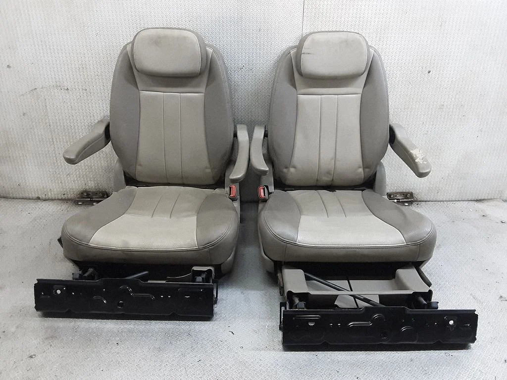 Second row seats – Chrysler Voyager (2004-2007)