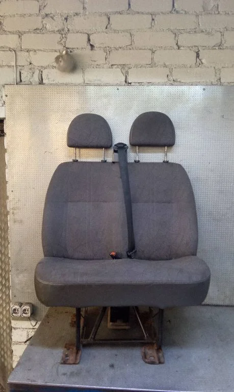 Eesmine kaheistmeline iste – Ford Transit - Tourneo Connect (2003-2008)