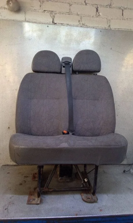Eesmine kaheistmeline iste – Ford Transit - Tourneo Connect (2003-2008)