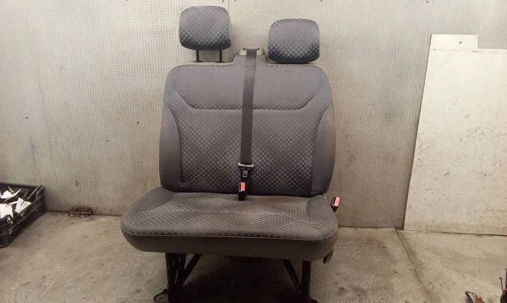 Eesmine kaheistmeline iste – Renault Trafic II (X83) (2001-2014)