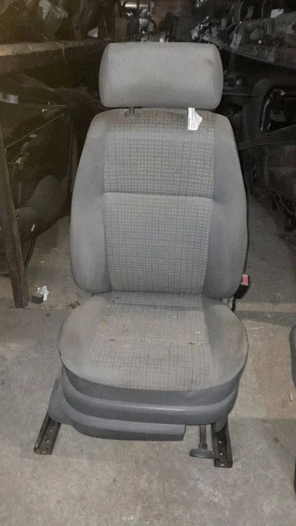Front passenger seat – Volkswagen Caddy (2004-2010)