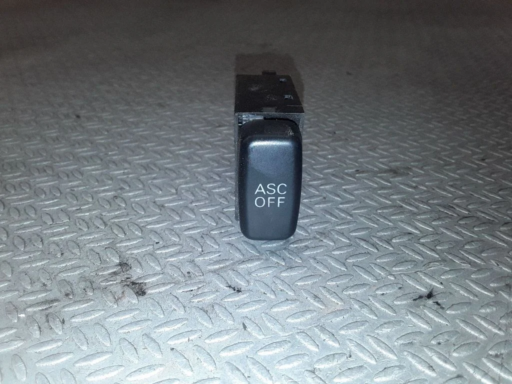 Veojõukontrolli (ASR) lüliti
