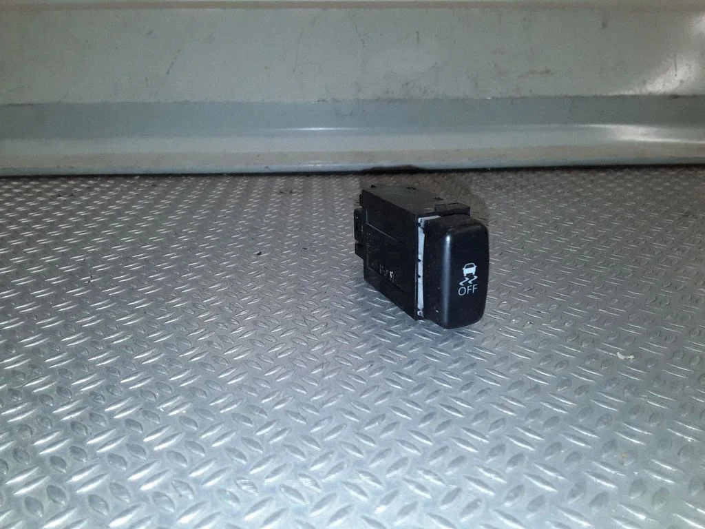 Traction control (ASR) switch – Mitsubishi Outlander (2007-2012)
