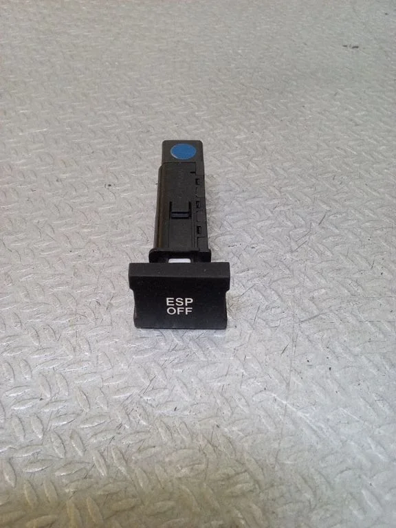 Traction control (ASR) switch 621W05010