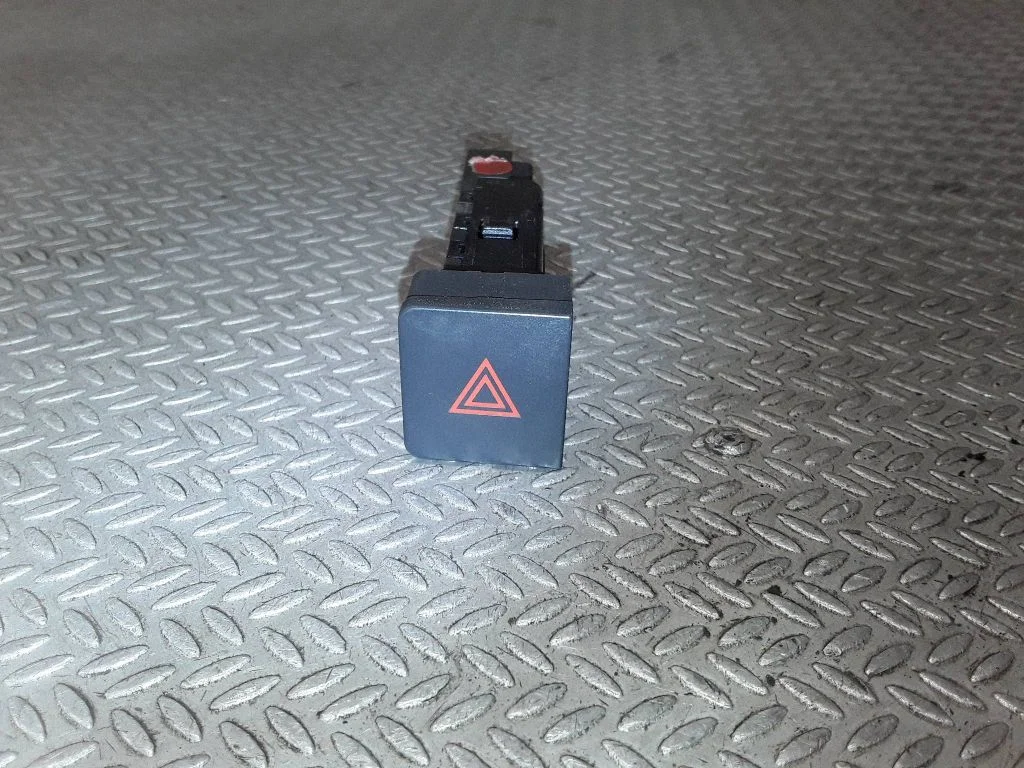 Hazard light switch 202005304