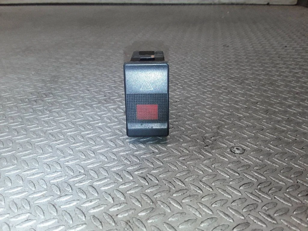 Hazard light switch – Audi A6 S6 C4 4A (1994-1997)