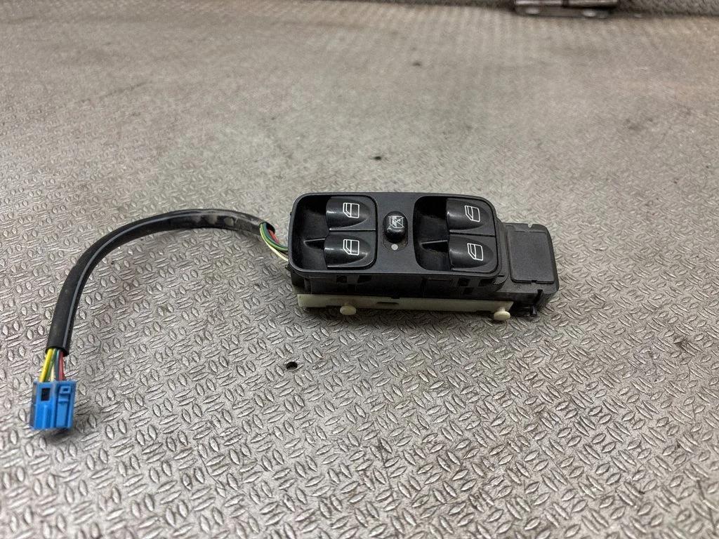 Electric window control switch 0407039001