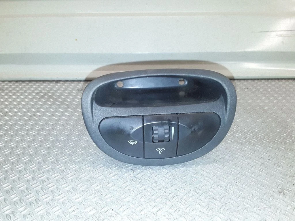 Salongivalgustuse lüliti – Hyundai Santa Fe (2000-2006)