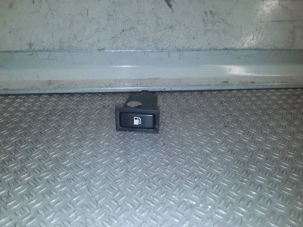 Fuel tank opening switch 156795