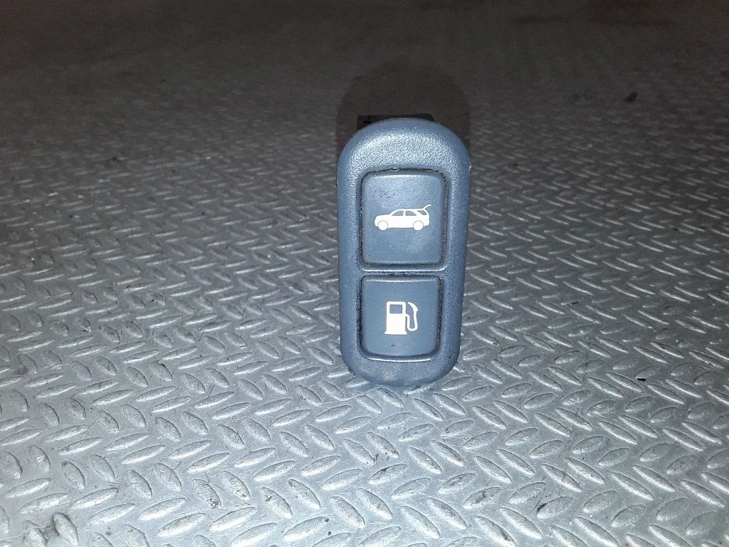 Fuel tank opening switch – KIA Sorento (2002-2009)