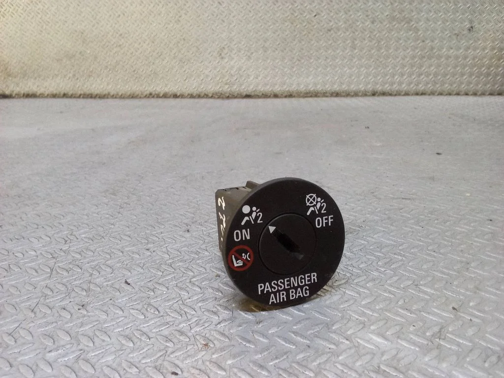 Passenger airbag on/off switch – Opel Insignia A (2008-2017)