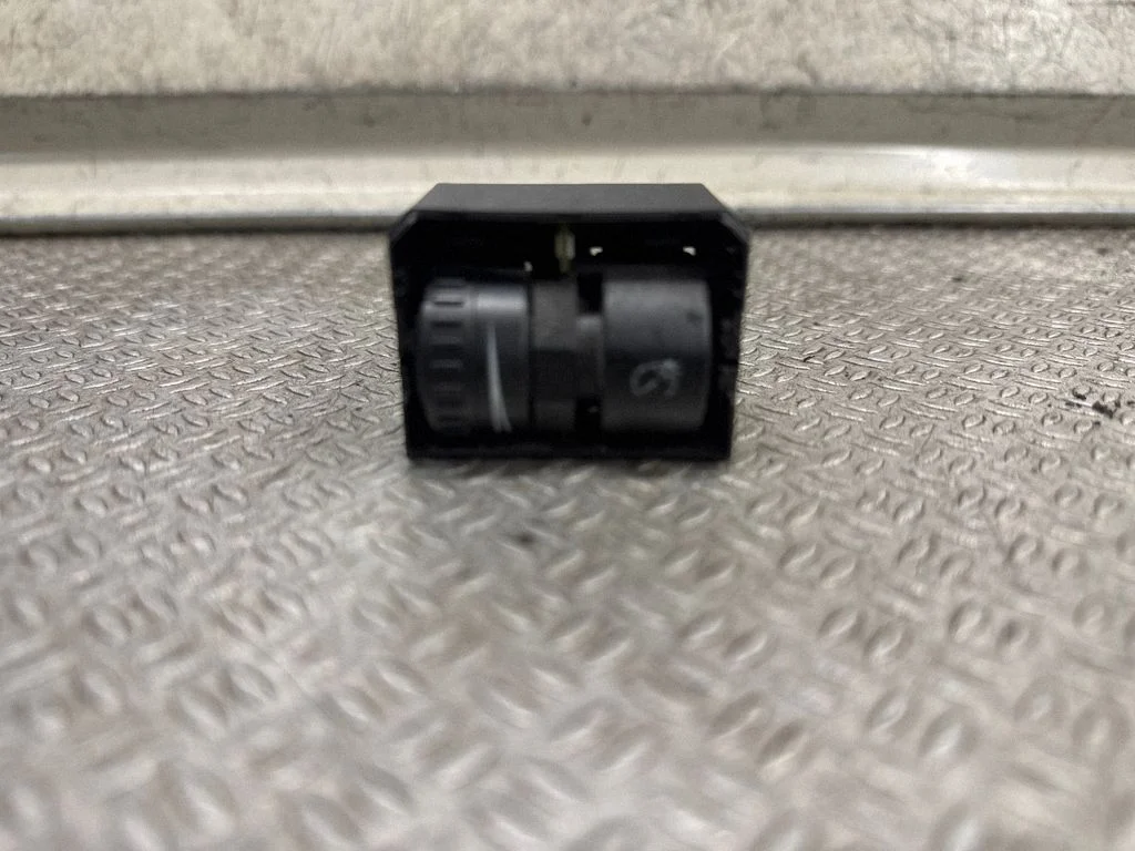 Panel lighting control switch – Volkswagen Touran I (2003-2010)