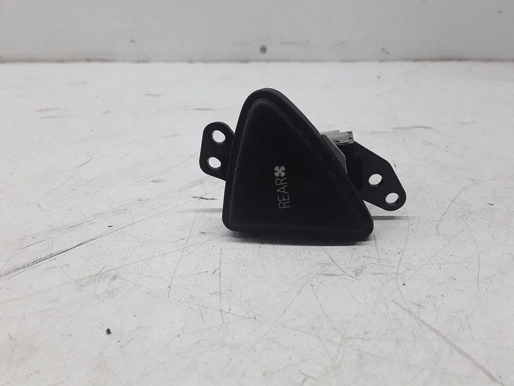 Air circulation switch – Mitsubishi Grandis (2003-2011)