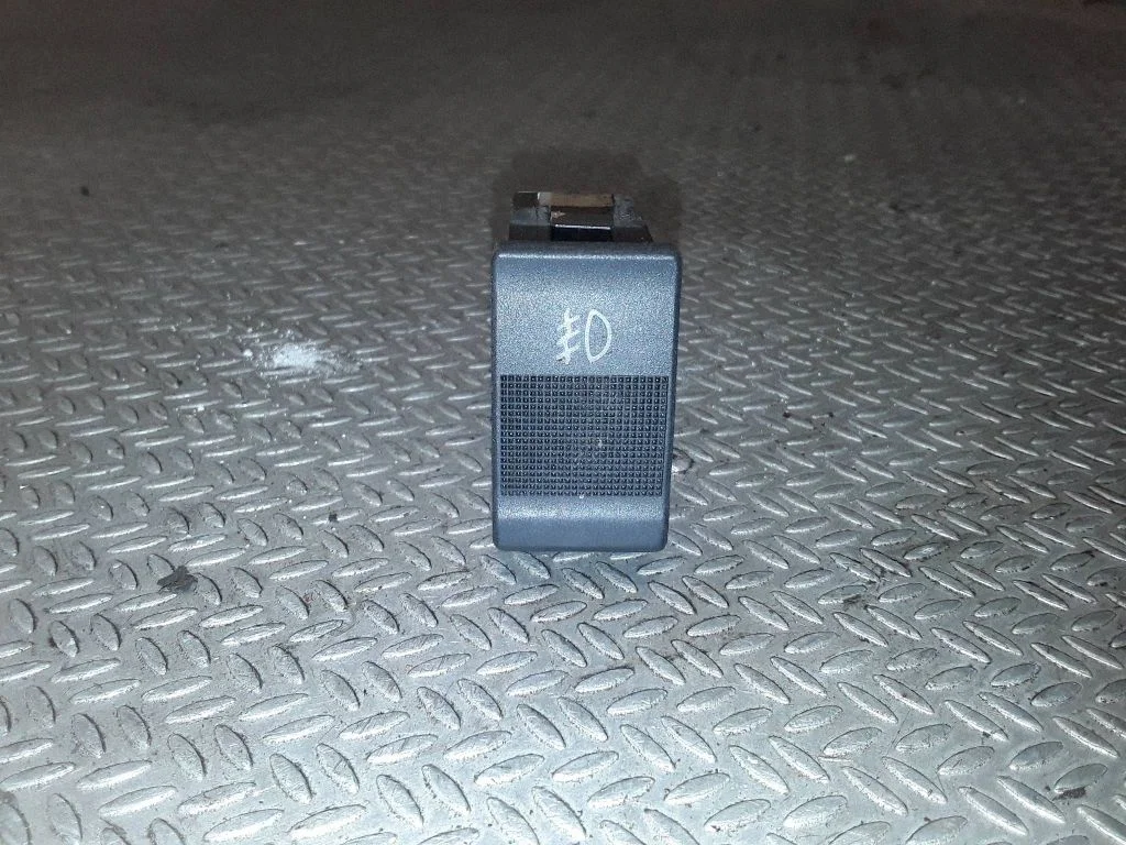 Fog light switch – Audi A6 S6 C4 4A (1994-1997)