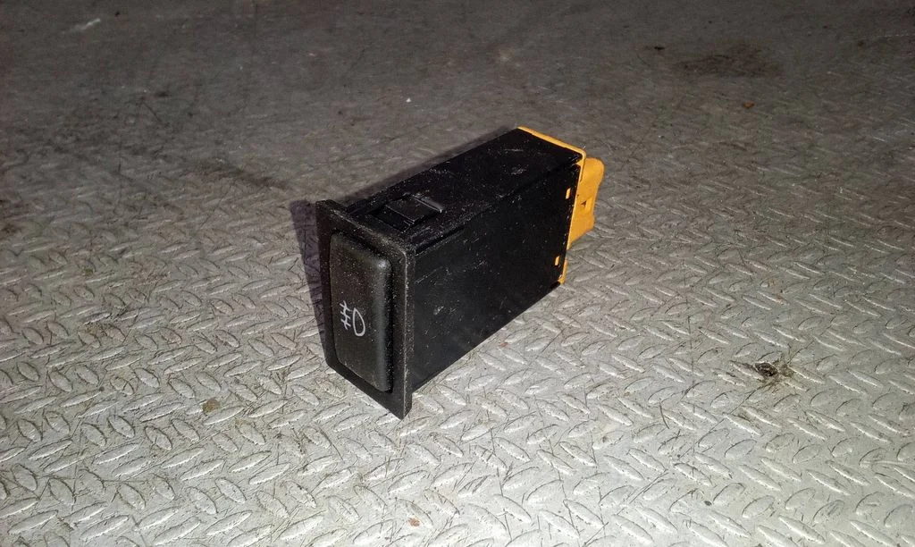Miglas lukturu slēdzis T113732070