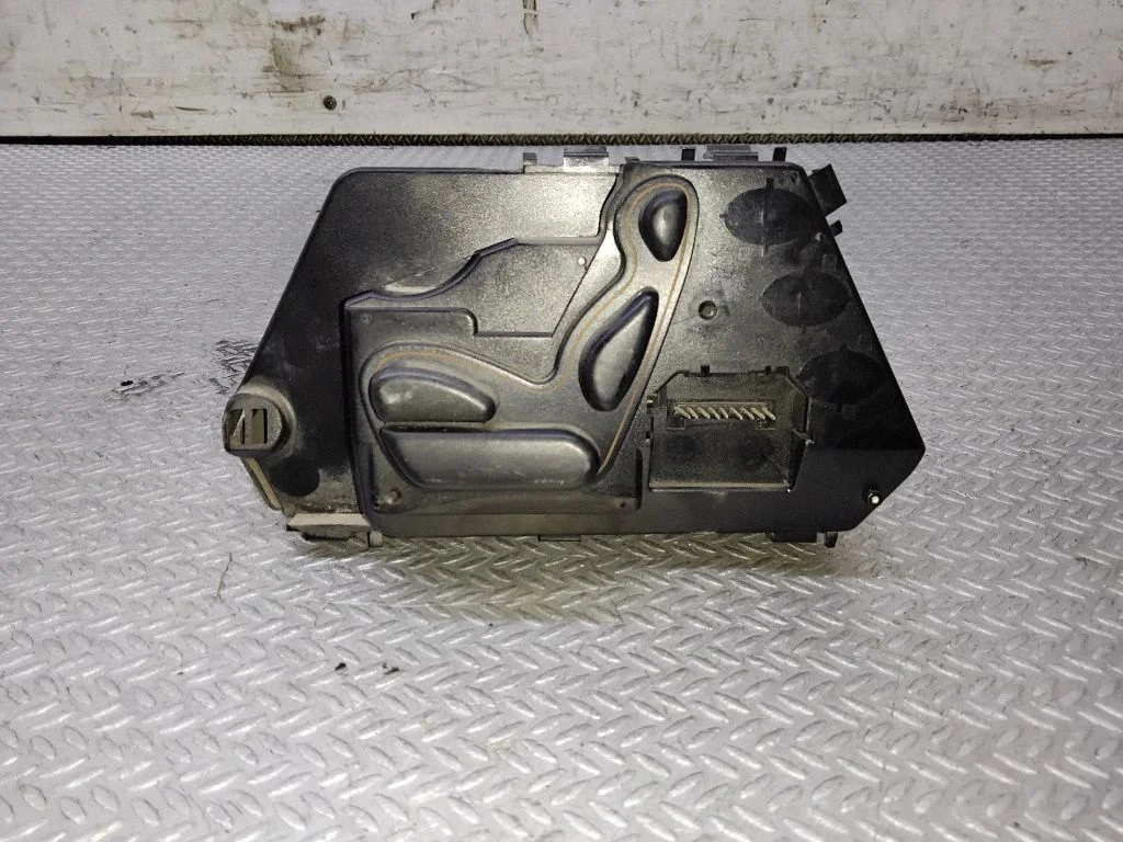 Seat control switch 2208213258