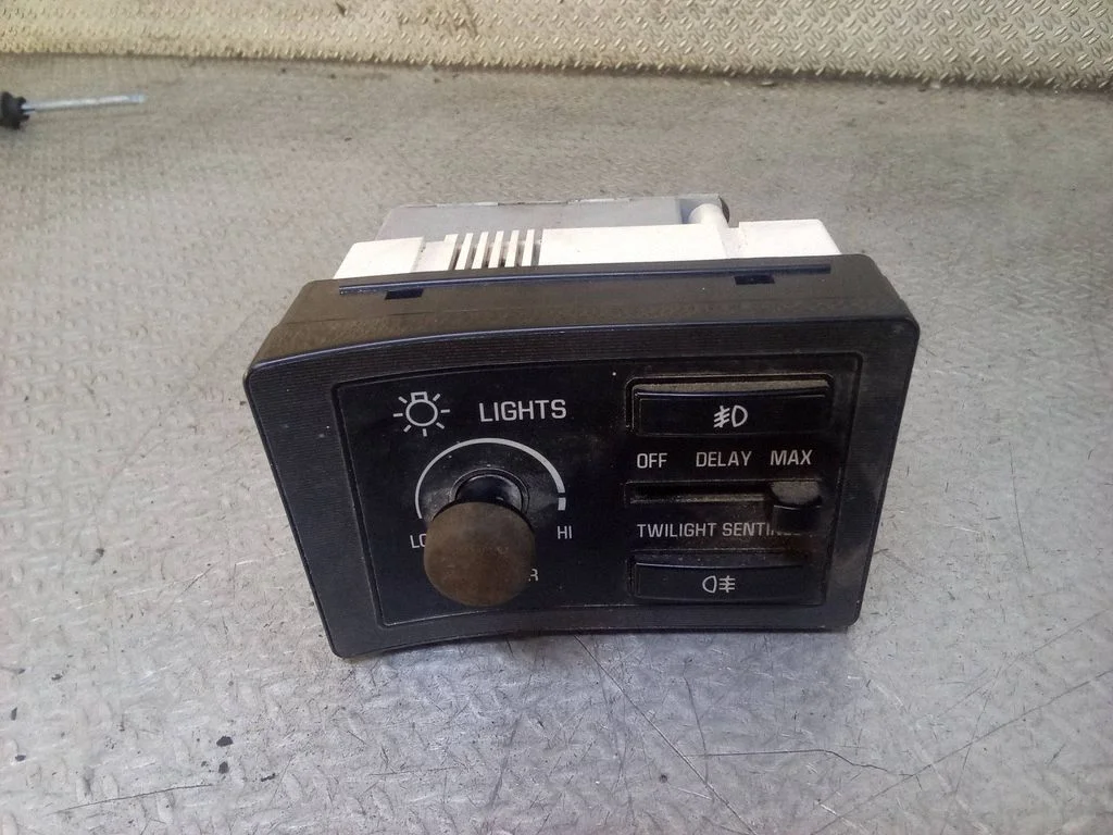 Light switch 3522291