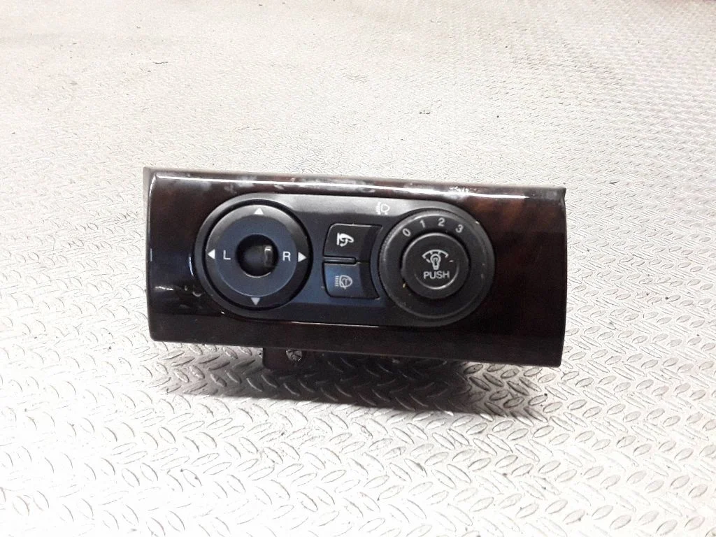 Wing mirror switch