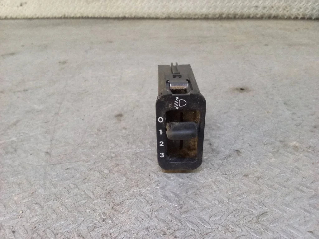 Headlight level height control switch M10588