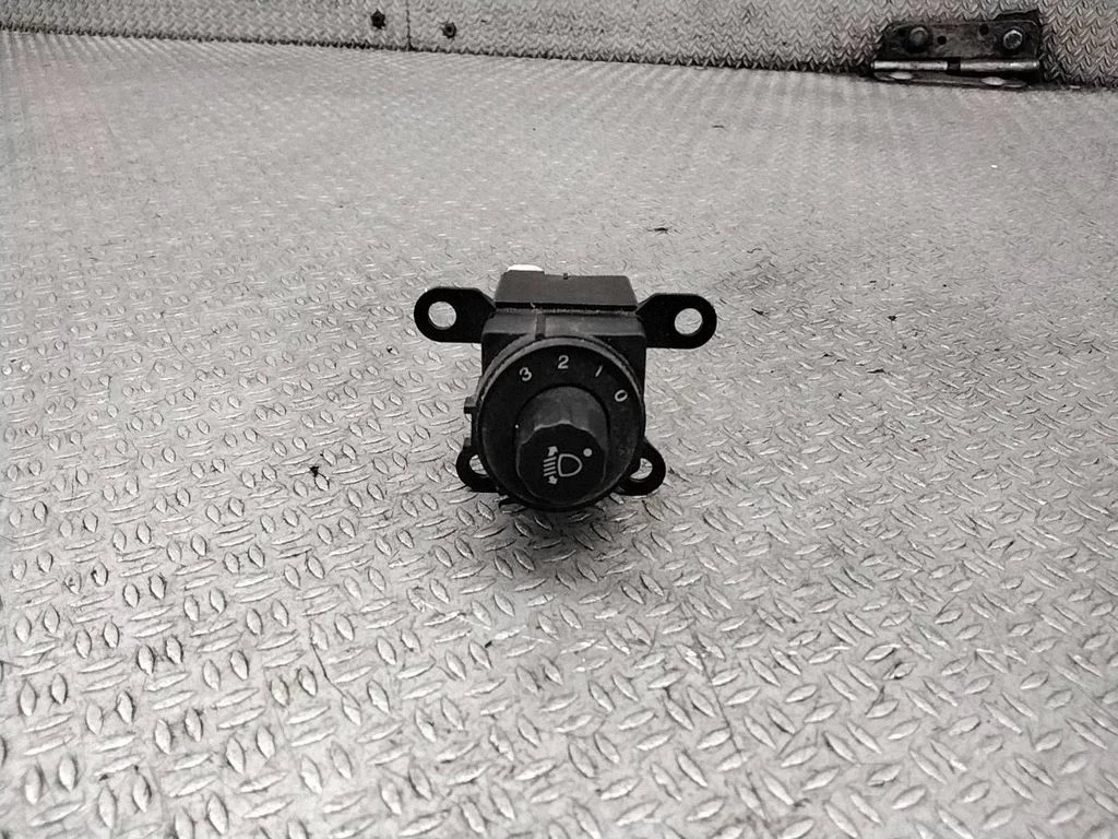Regulator poziomu reflektorów M30424