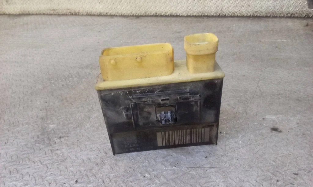 Coolant fan relay 9652021180