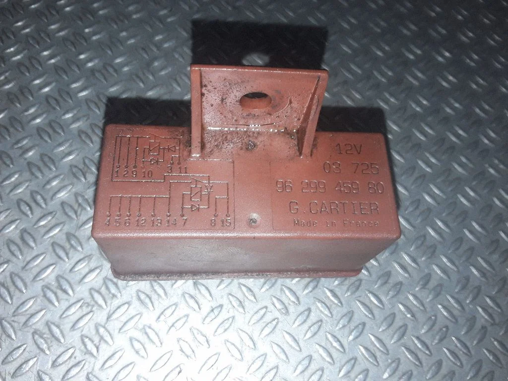 Fuel pump relay
