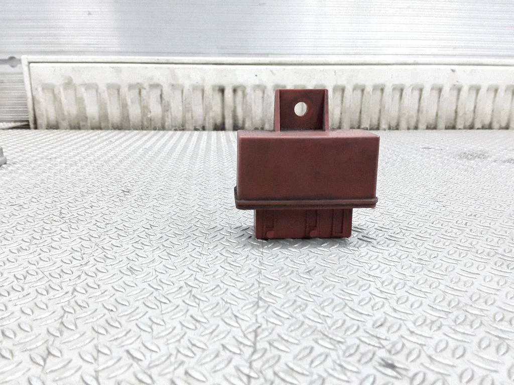 Fuel pump relay