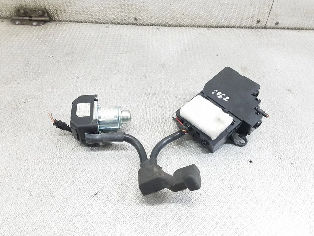 Charging relay – Volkswagen Phaeton (2002-2016)